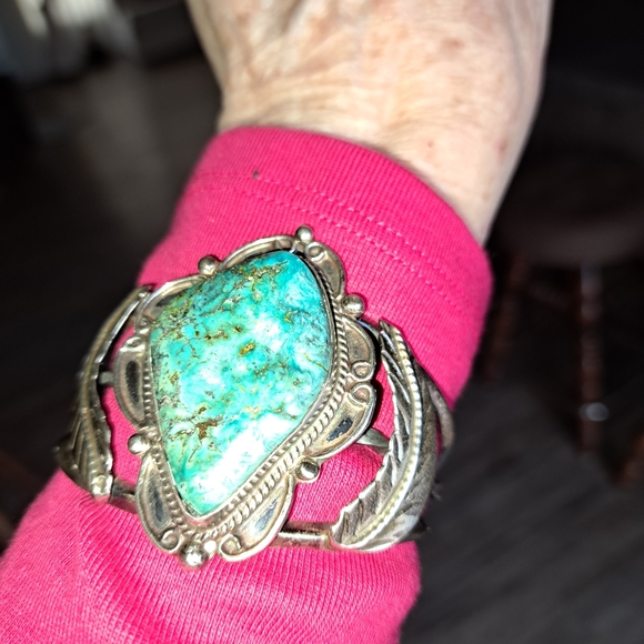 Vintage Turquise Silver Bracelet. Reasonable offers considered. 2 1/4 x 2 inches - Picture 12 of 16
